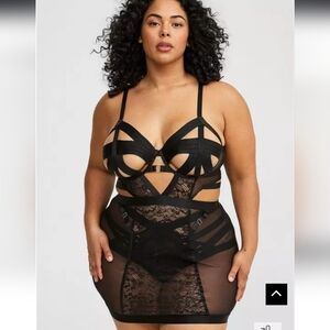 Strappy Vixen Open Cup Underwire Halter Chemise